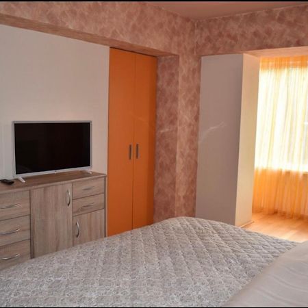 Central Apartment 4 Rooms Brasov Ngoại thất bức ảnh