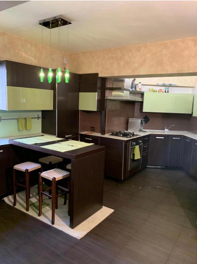 Central Apartment 4 Rooms Brasov Ngoại thất bức ảnh