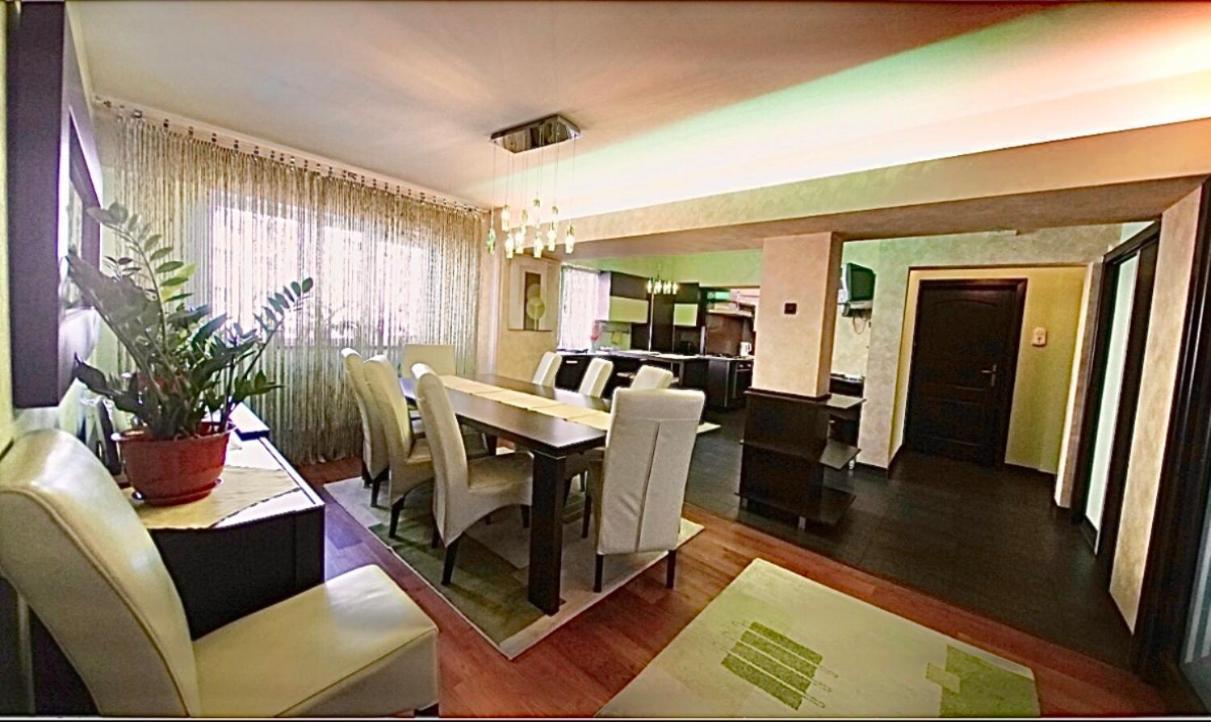 Central Apartment 4 Rooms Brasov Ngoại thất bức ảnh