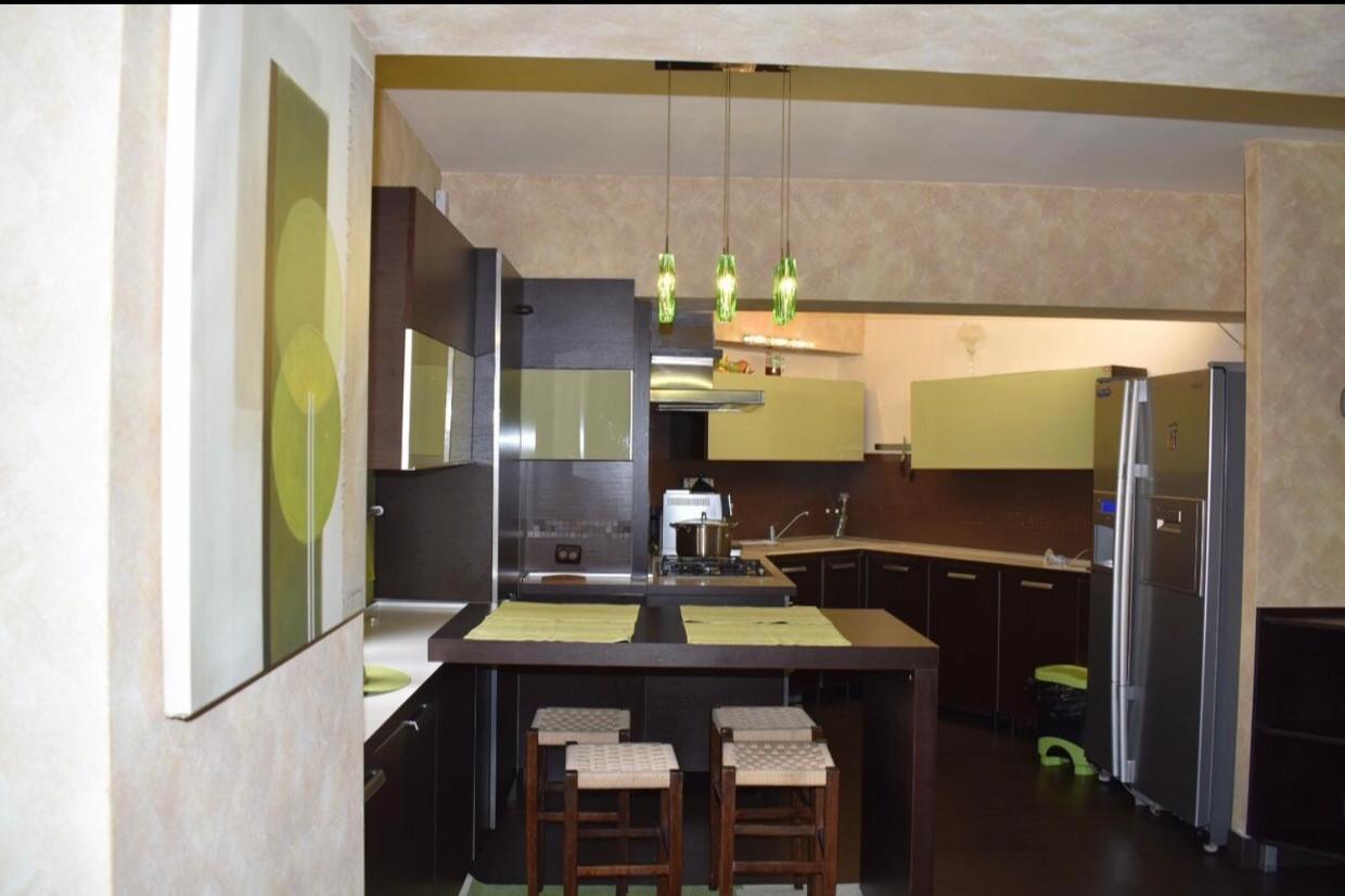 Central Apartment 4 Rooms Brasov Ngoại thất bức ảnh