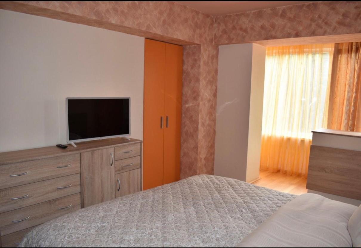 Central Apartment 4 Rooms Brasov Ngoại thất bức ảnh