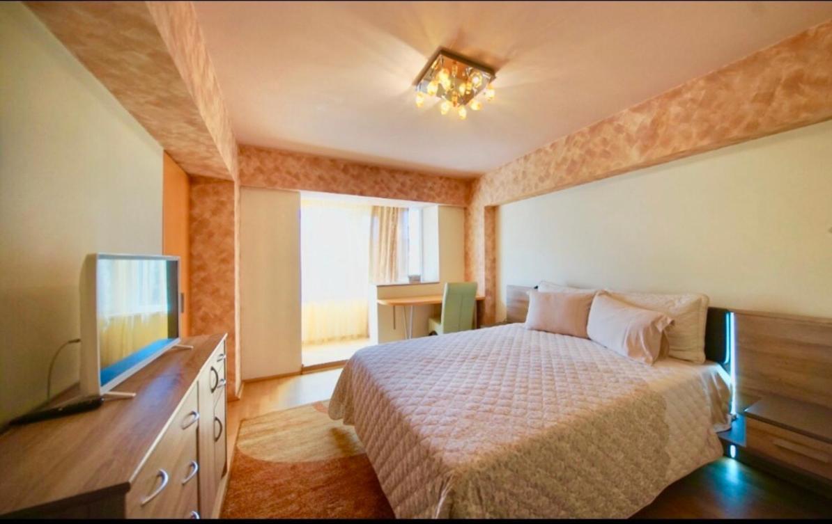 Central Apartment 4 Rooms Brasov Ngoại thất bức ảnh