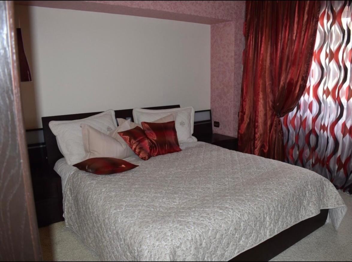 Central Apartment 4 Rooms Brasov Ngoại thất bức ảnh